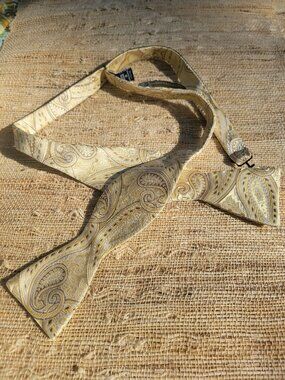Stafford Pale Yellow Paisley Pattern Silk Bowtie